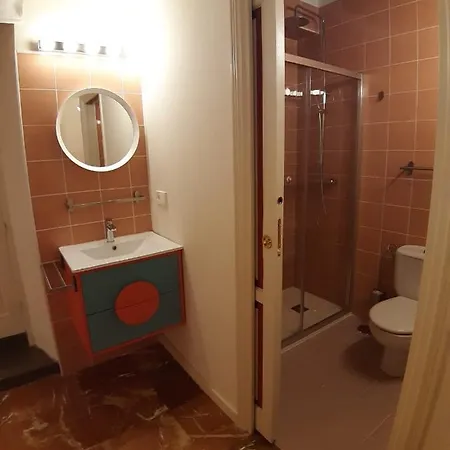 Loopinn Szálloda *