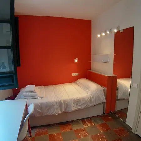 Hotel Loopinn Granada